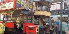 первые автобусы в Музее общественного транспорта в Лондоне